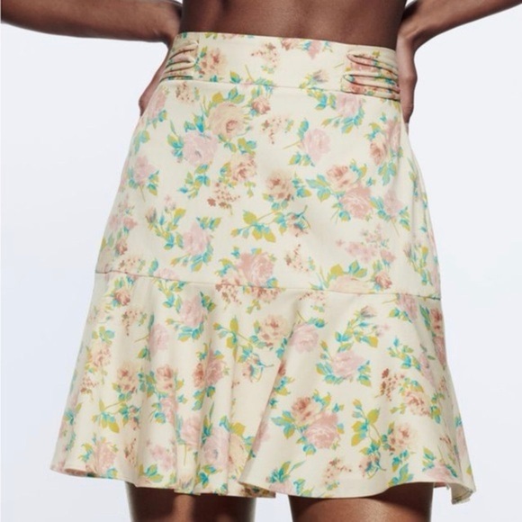 Zara| Pretty Pink & White Floral Flowy Flair Lined Back Zip Mini-Skirt Sz S - Picture 1 of 6